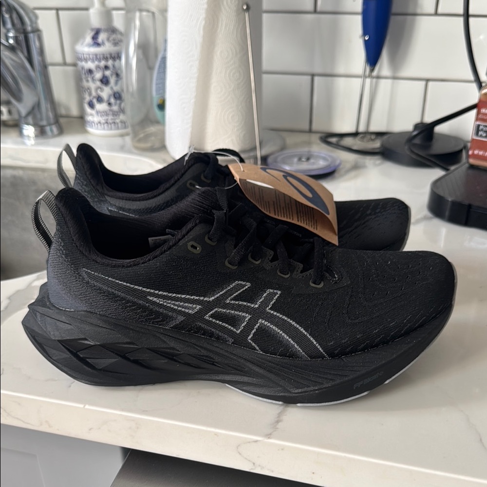ASICS novablast 4